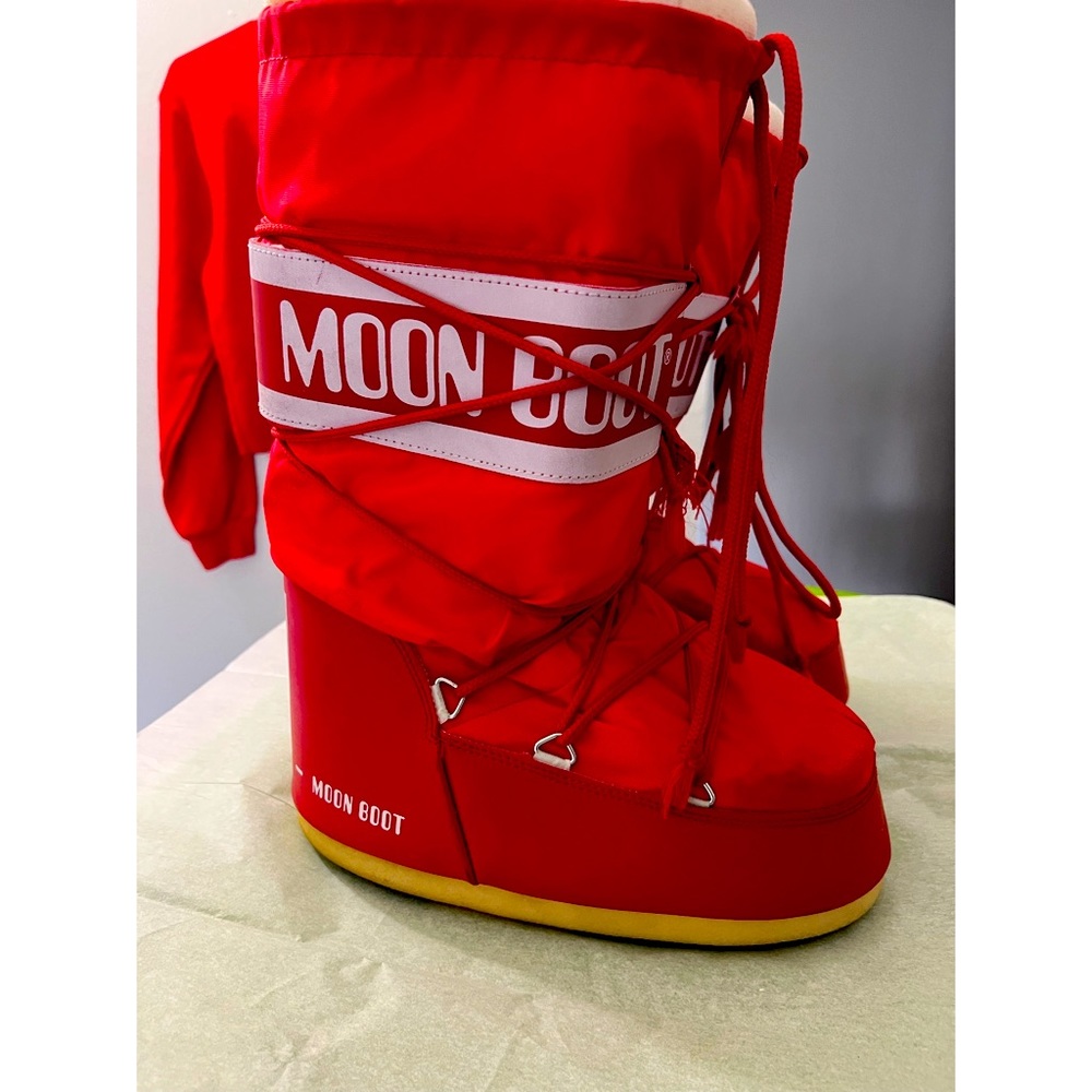 Icon Red Nylon Moonboots